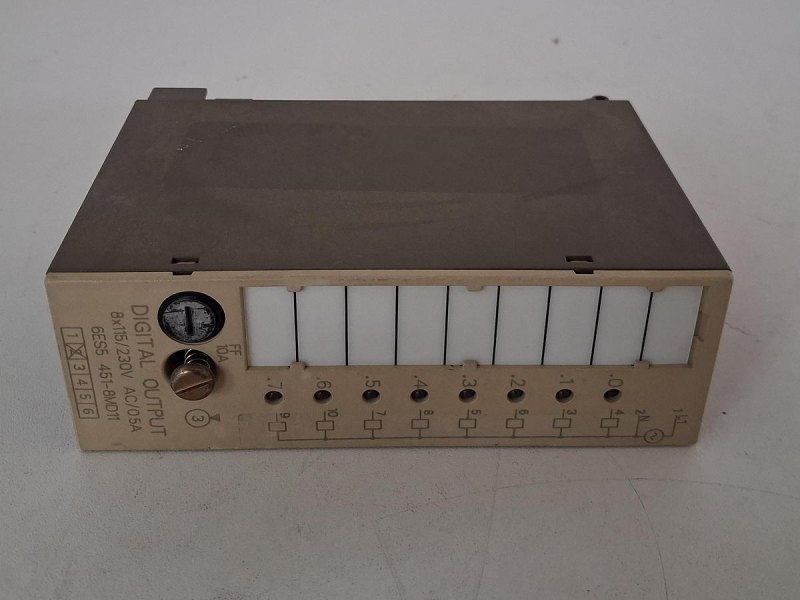 Siemens SIMATIC S5 6ES5 451-8MD11 Digital Output Module