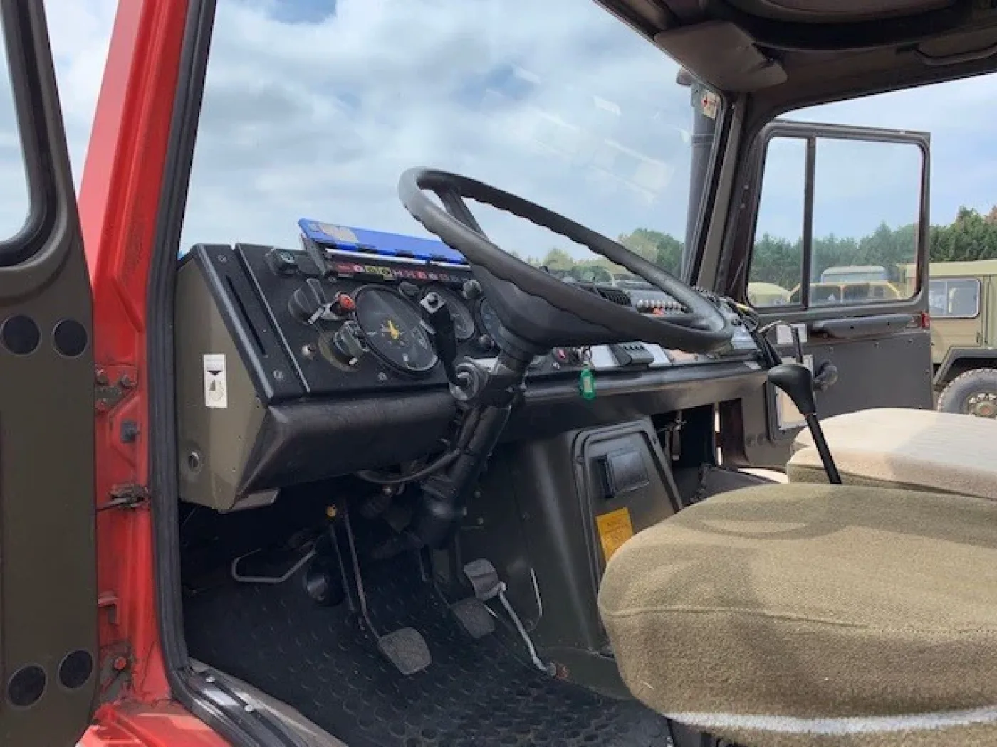 Mercedes-Benz Unimog U 1300 L - 3