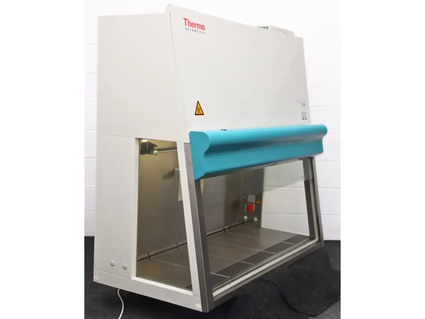 Thermo KS 15 HeraSafe Class II Safety Cabinet - 2