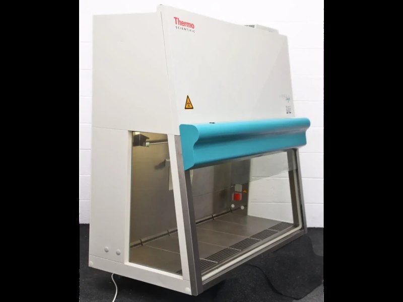 Thermo KS 15 HeraSafe Class II Safety Cabinet
