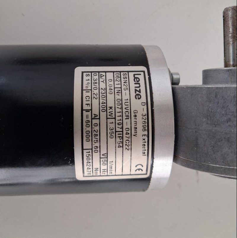 Lenze SSN25-1FVCR Getriebemotor mit Winkelgetriebe