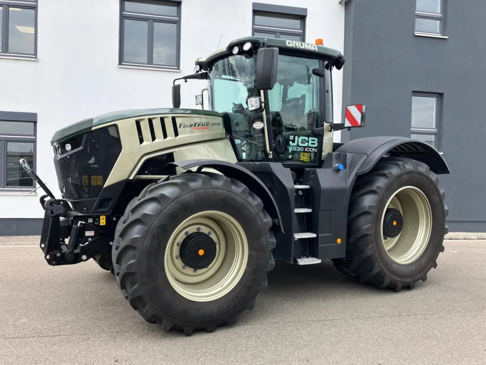 Schlepper JCB Fastrac 8330 iCON