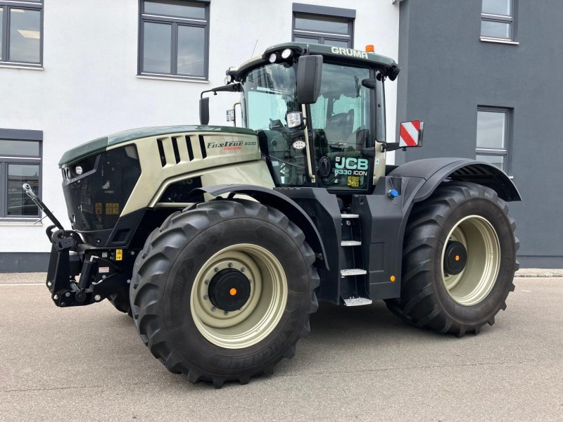 Schlepper JCB Fastrac 8330 iCON