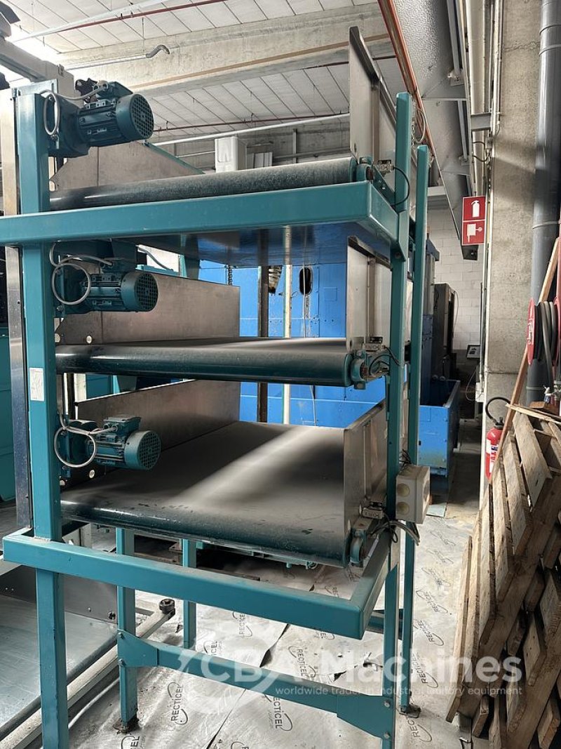 1997 Shuttle Lavatec Cake Buffer Waiting Conveyor