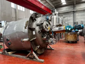 USED 6000 LITRES STAINLESS STEEL 316L REACTOR WITH HALF-COIL, HEAT-INSULATED AND AGITATION