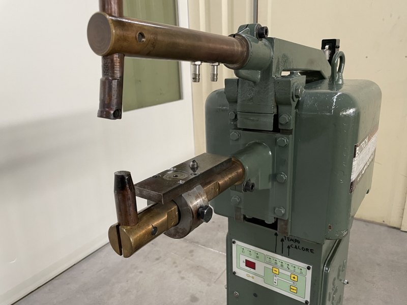 MACHINE A SOUDER PAR POINT “BUTRICHI”