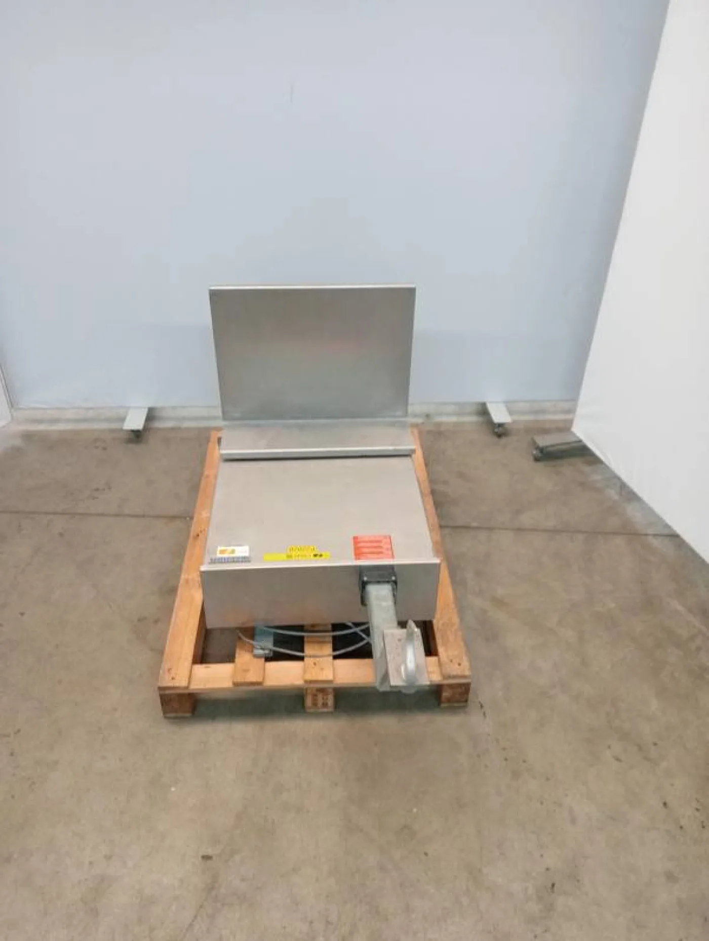 Wall mounted scale with hook - 3
