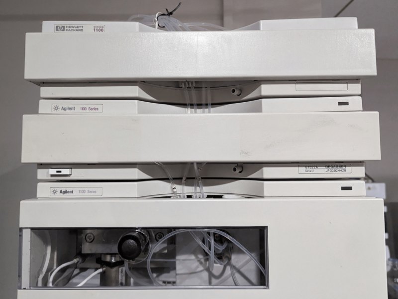 Agilent 1100 HPLC System with Degasser and DAD