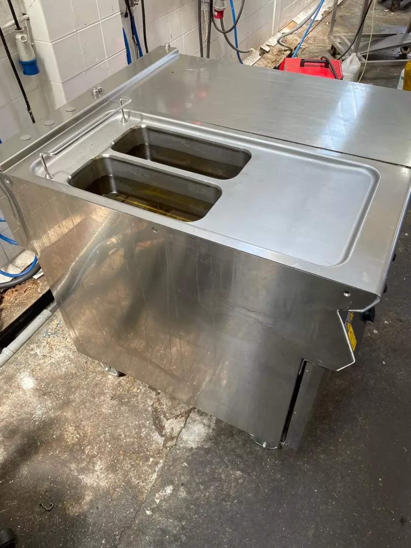 Falcon E9342B2 Twin Tank Electric Fryer with Free N941 Open Cabinet - islandcatering - 8