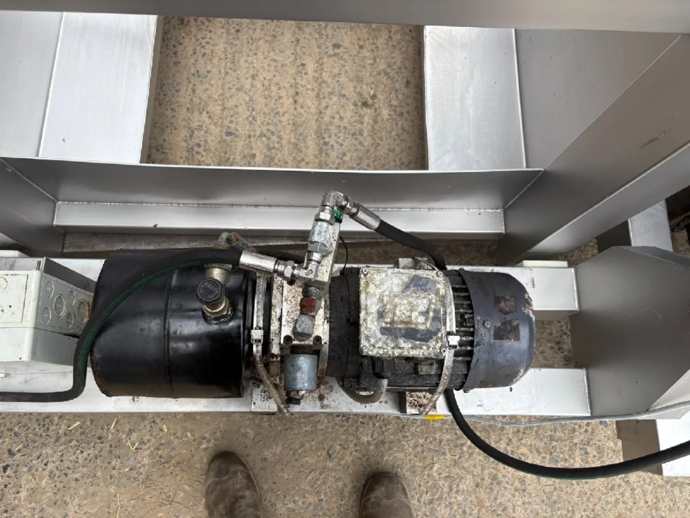 Hydraulic Bin Tipper - 5