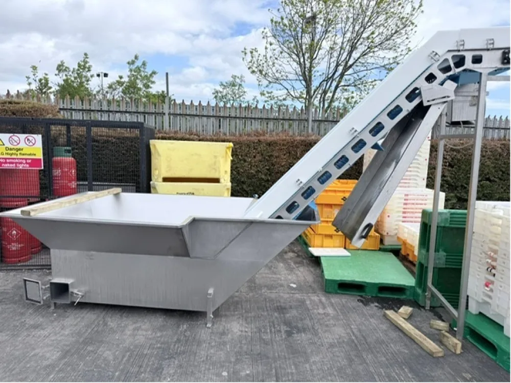 Large Incline Conveyor with Bulk Tank Hopper