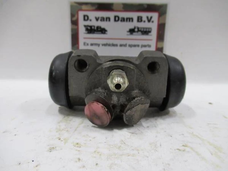 Wielremcilinder links, Kaiser jeep M715