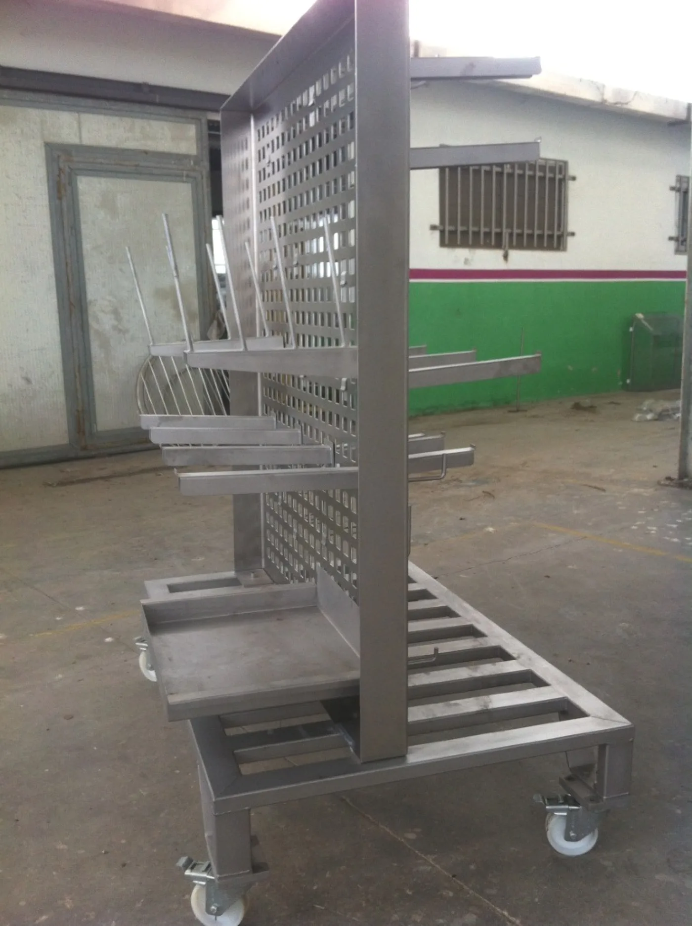 CARRELLO PORTAUTENSILI IN ACCIAIO INOX - 8