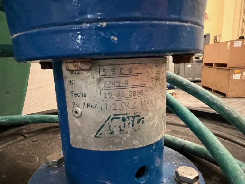 USED BLUE PLASTIC DRUM WITH AGITATION