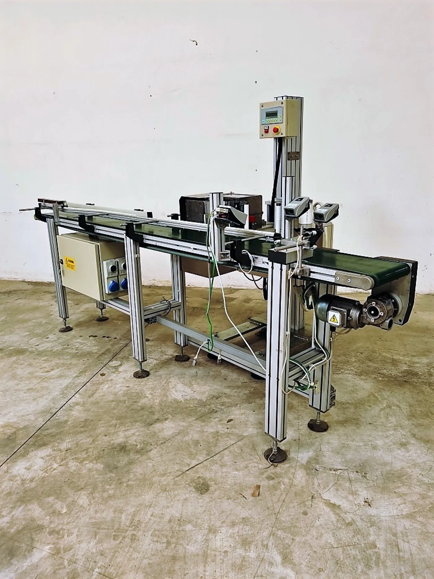 ETICHETTATRICE CON STAMPANTE E NASTRO TRASPORTATORE – IRPLAST – Mod. PAL 077 - 2