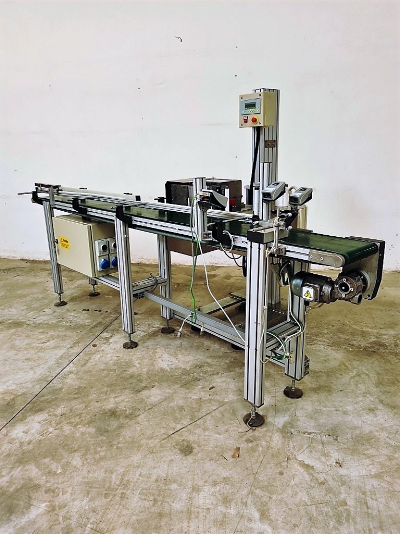 ETICHETTATRICE CON STAMPANTE E NASTRO TRASPORTATORE – IRPLAST – Mod. PAL 077