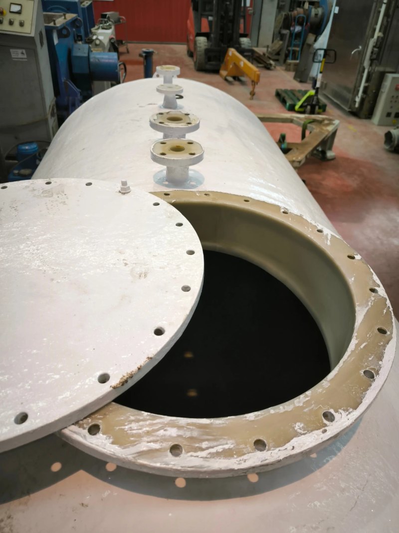 5.200 LITRES HORIZONTAL FIBRE TANK WITH HALAR INNER LINING