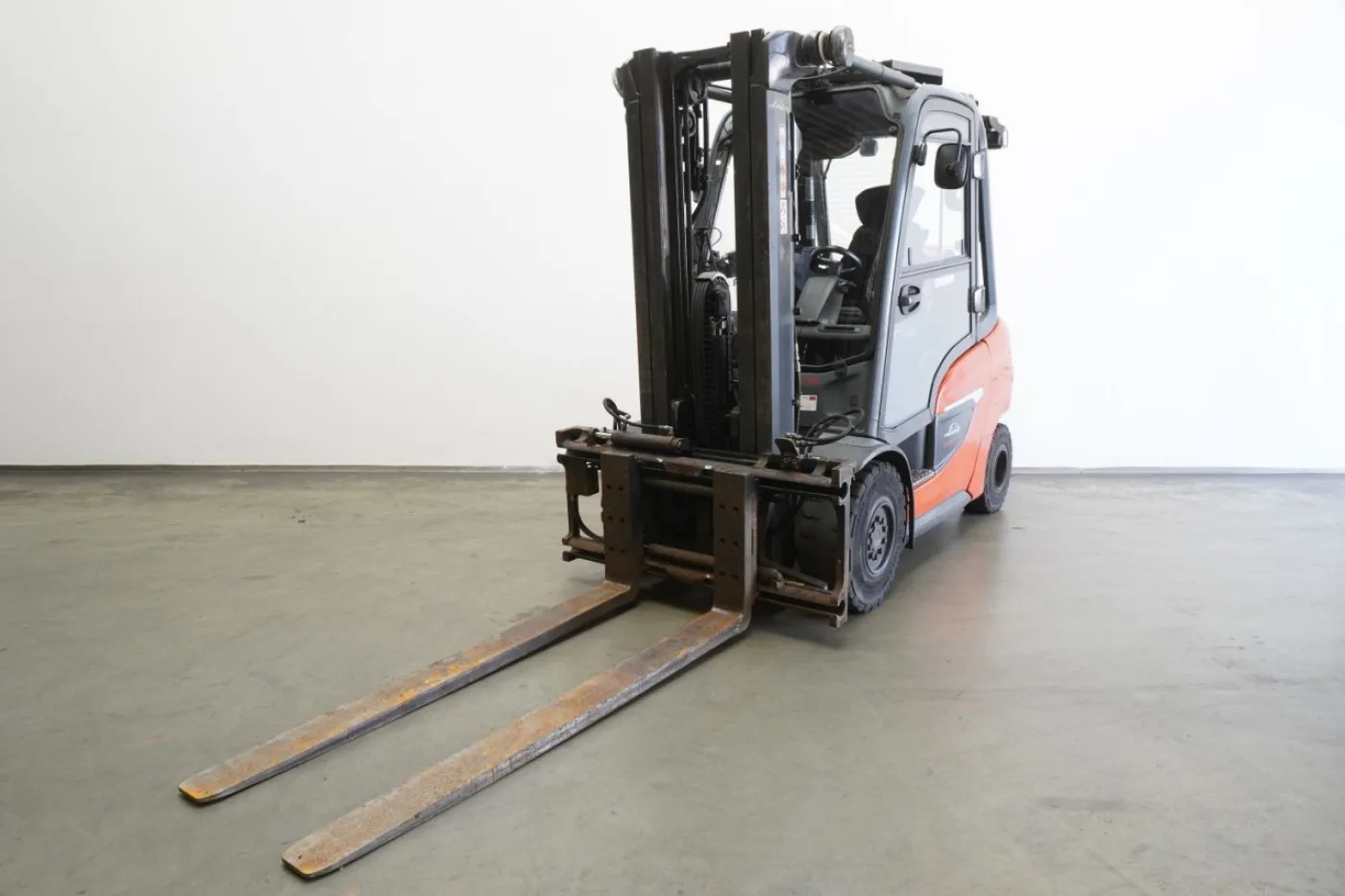 Frontstapler Linde H 35 T 1202 (2020) - 1