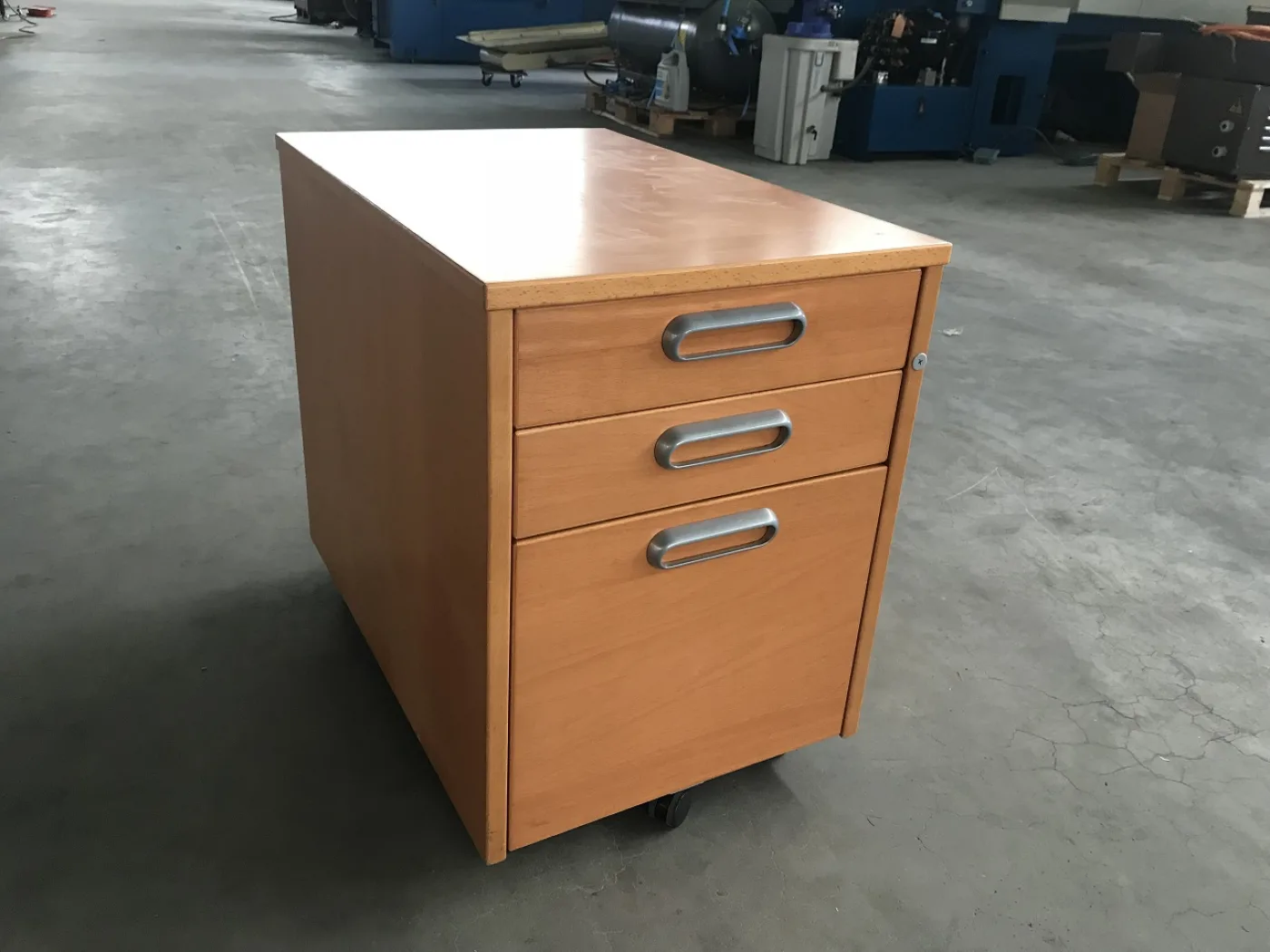 ARMOIRE EN BOIS A 3 TIROIRS "" - 1