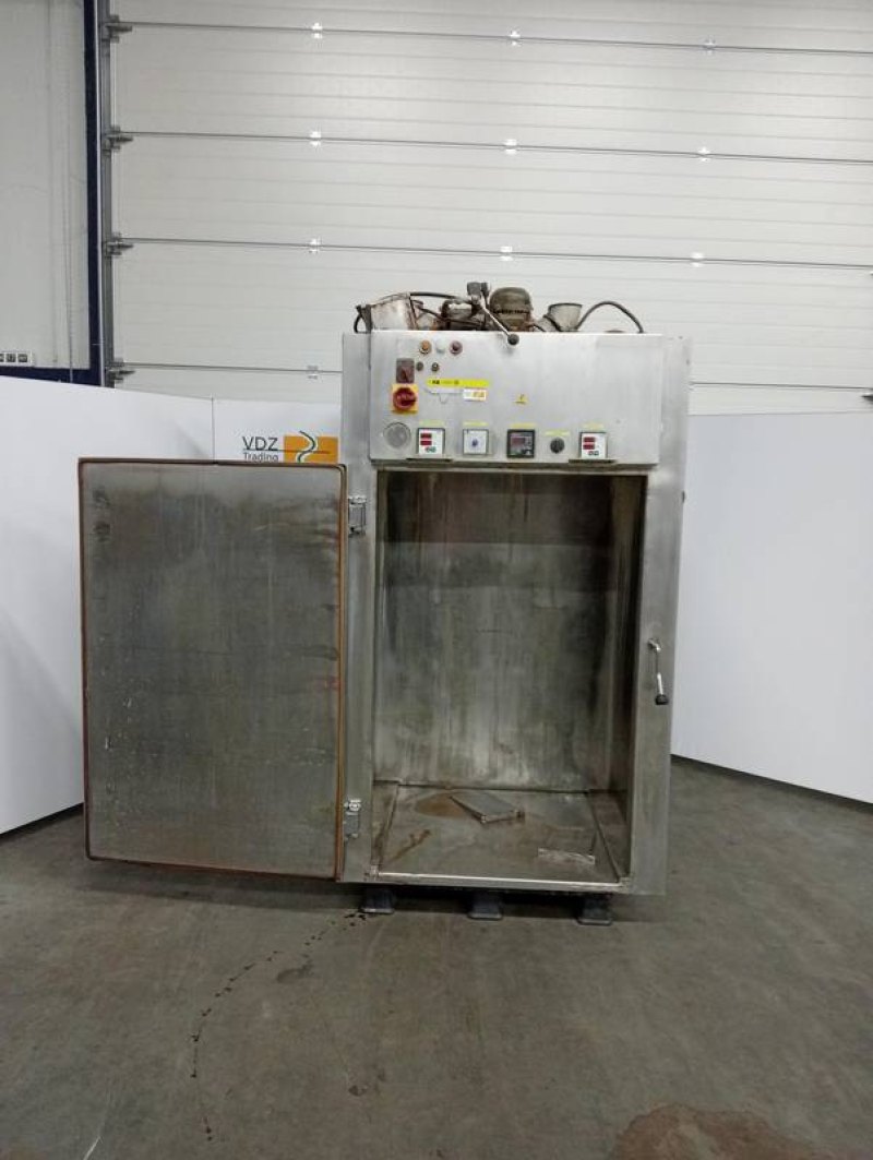 Smoking cabinet