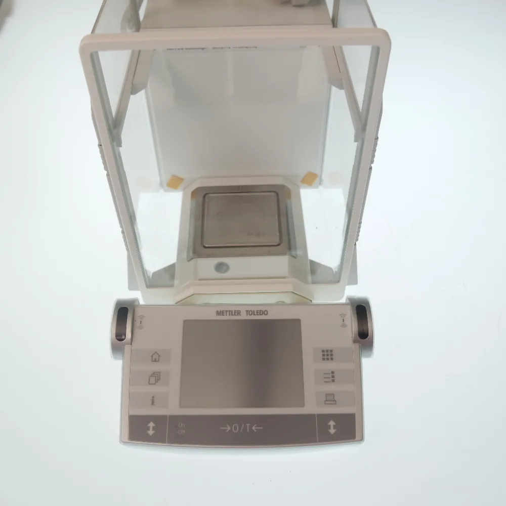 1005 - Used METTLER TOLEDO AX 105 BALANS