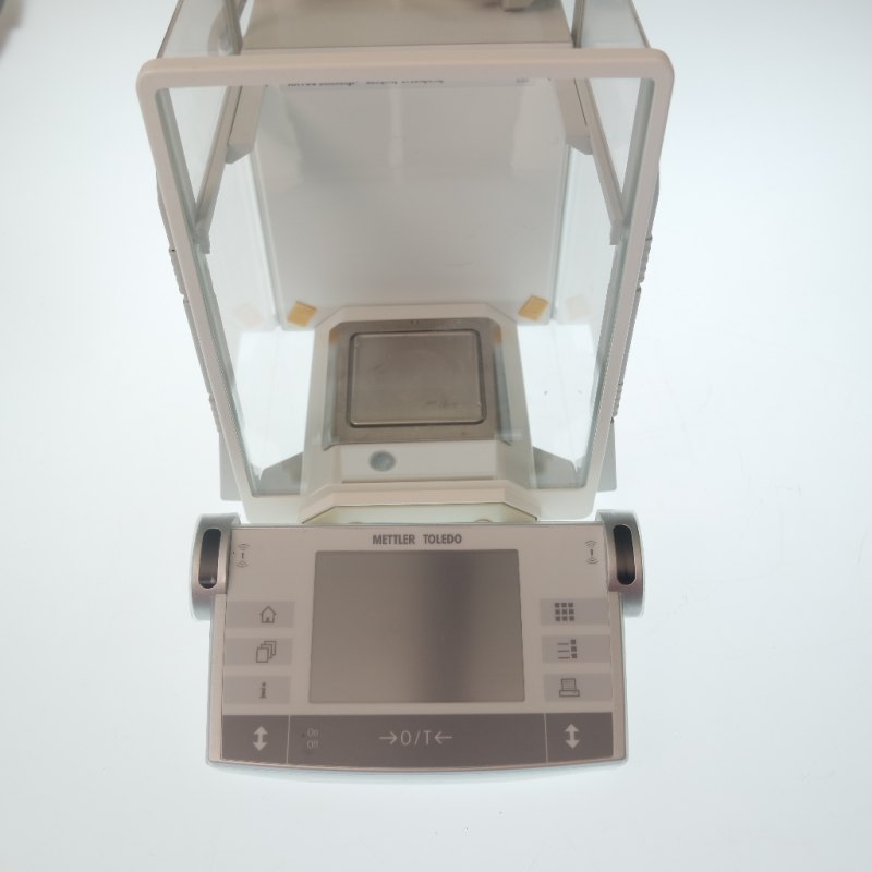 1005 - Used METTLER TOLEDO AX 105 BALANS