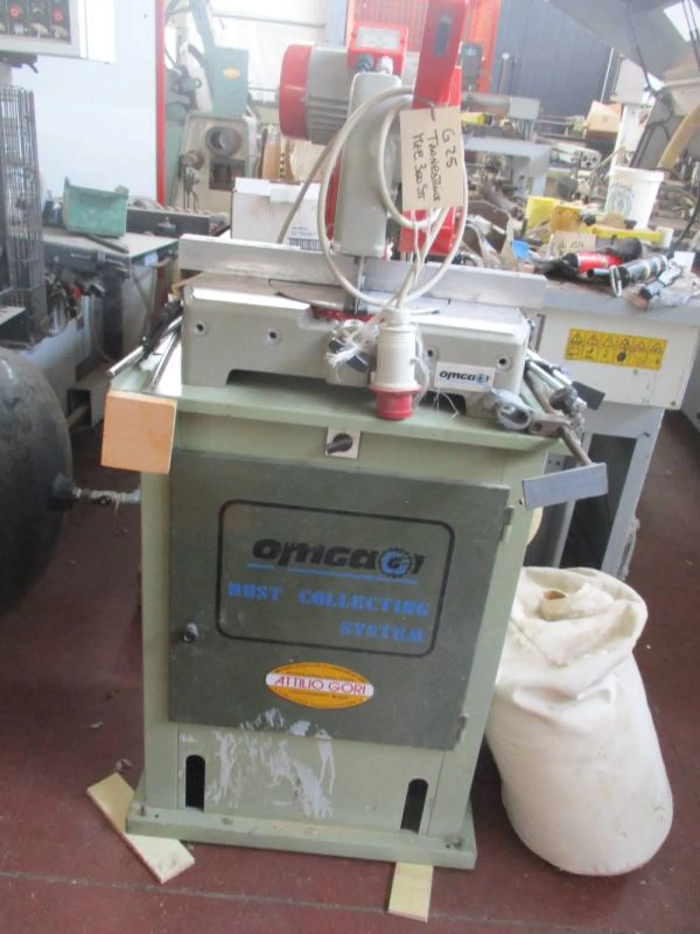 TRONCATRICE OMGA MOD. MEC300ST CON BASAMENTO - 1