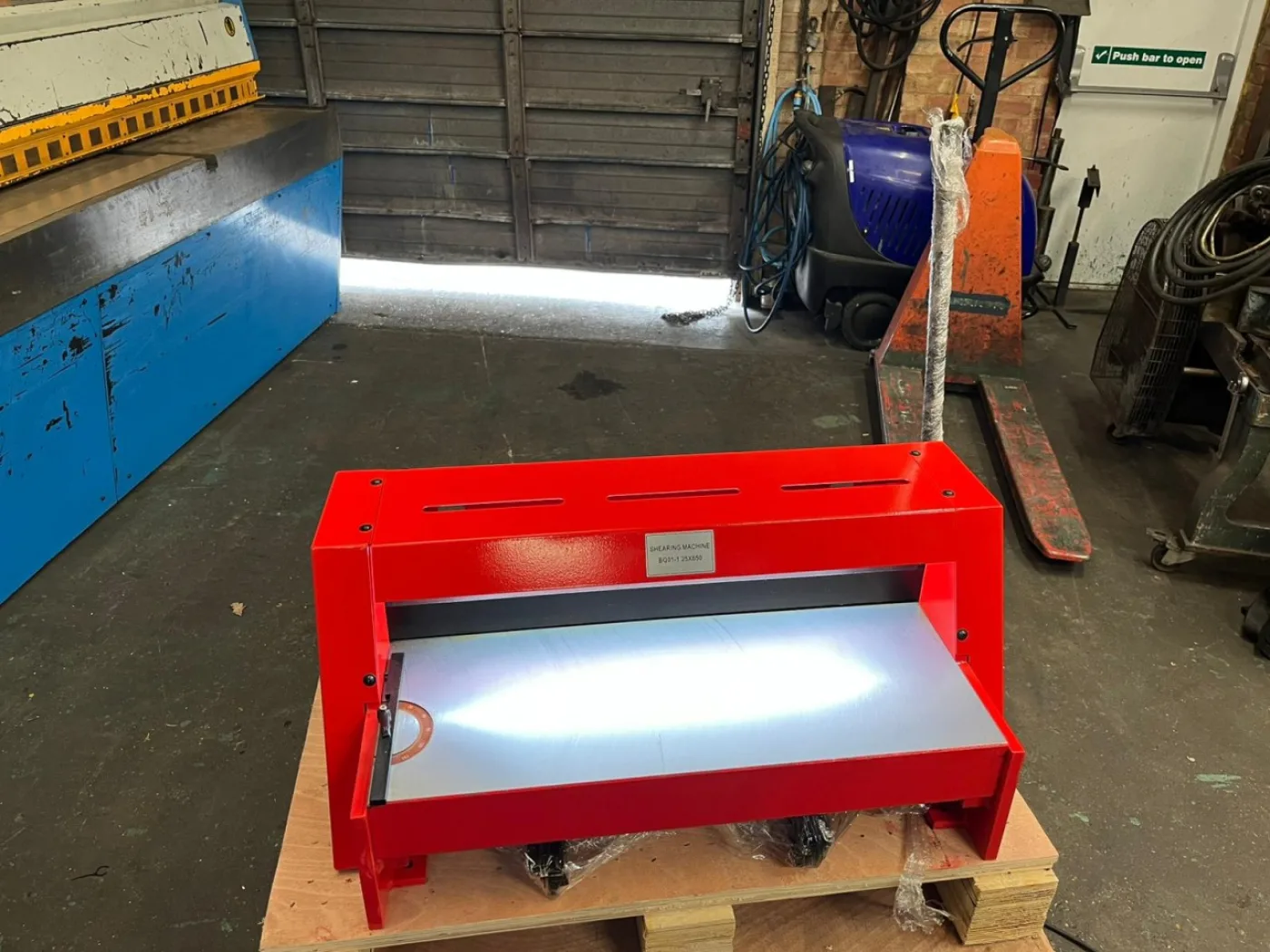 WNS Lever Guillotine 650mm x 1.25mm Capacity - WNS - W. Neal Services Ltd - 6