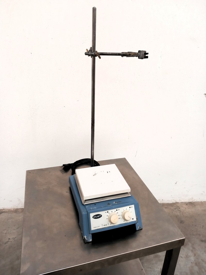 AGITATORE MAGNETICO CON PIASTRA RISCALDANTE – STUART – MOD. CB162