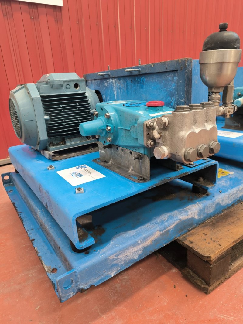 TRIPLE PLUNGER PUMP CAT PUMPS 661C 2.7 m3/h 207 bar