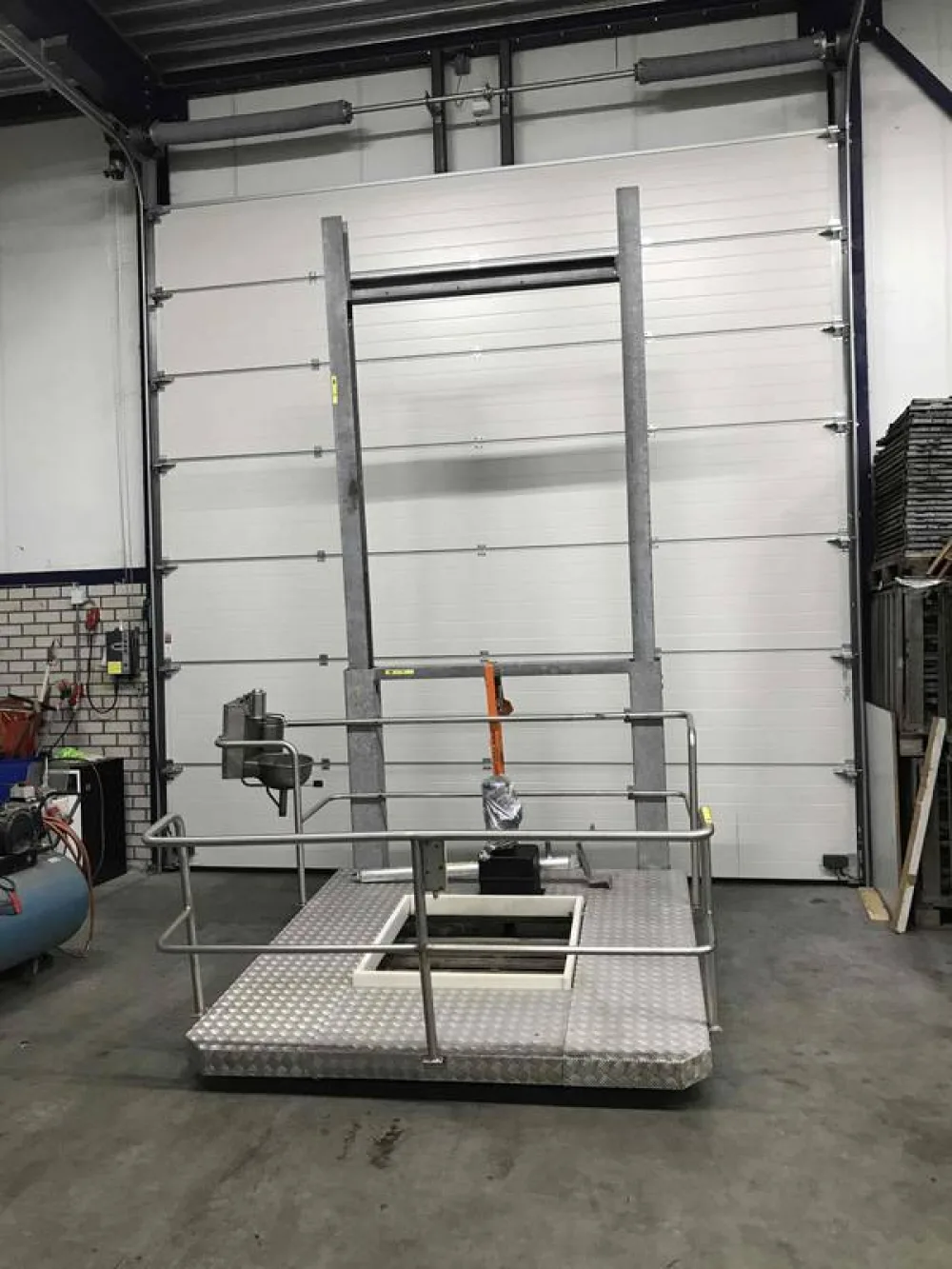 All-round slaughtering platform