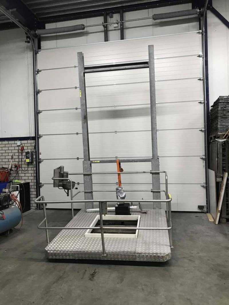 All-round slaughtering platform
