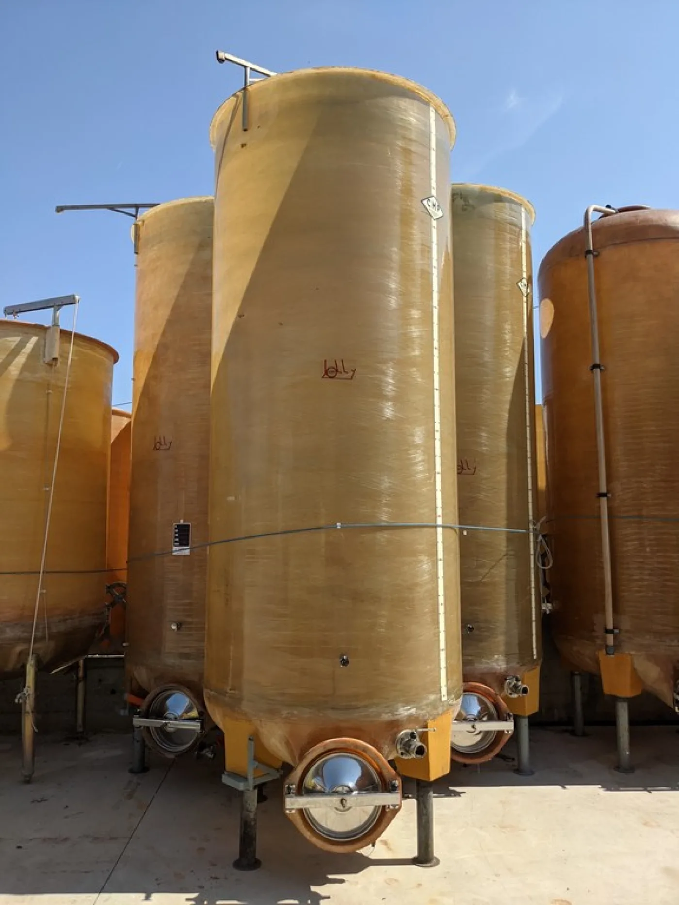 FIBERGLASS TANKS VARIABLE CAPACITY FIRM CMP, CAPACITY HL 75 ABOUT, ON LEGS, BOTTOM TO DRAIN OFF, SECOND-HAND EQUIPMENT - 1
