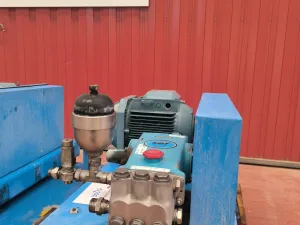 TRIPLE PLUNGER PUMP CAT PUMPS 661D 2.7 m3/h 207 bar