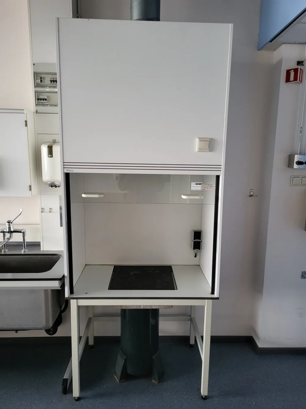 1978 - Used Interfurn extraction cabinet with weighing block