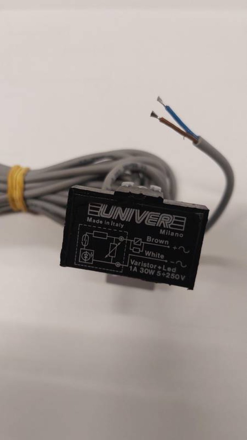 Magnetic proximity switch