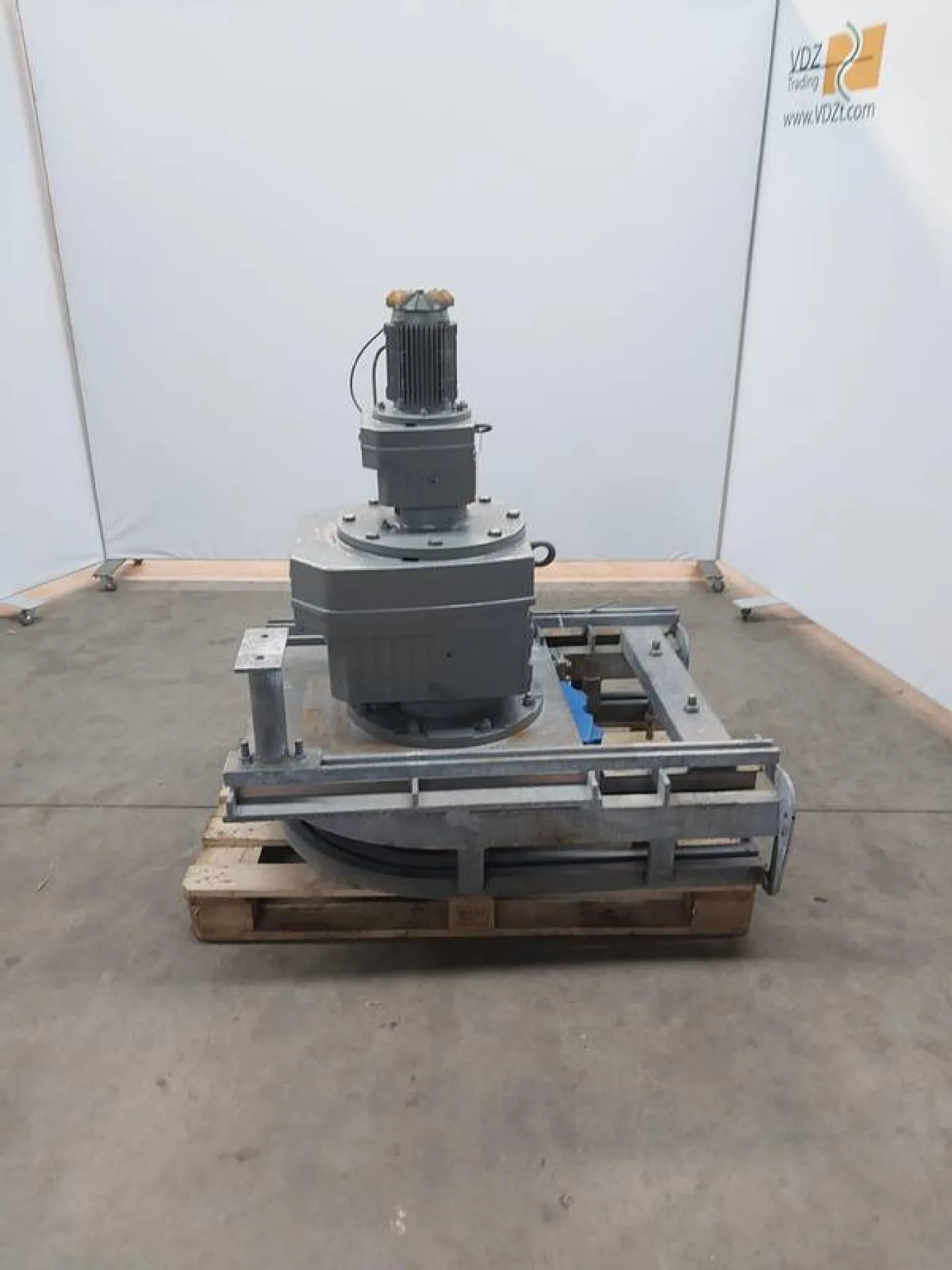 Drive wheel for bi-rail conveyor - 3