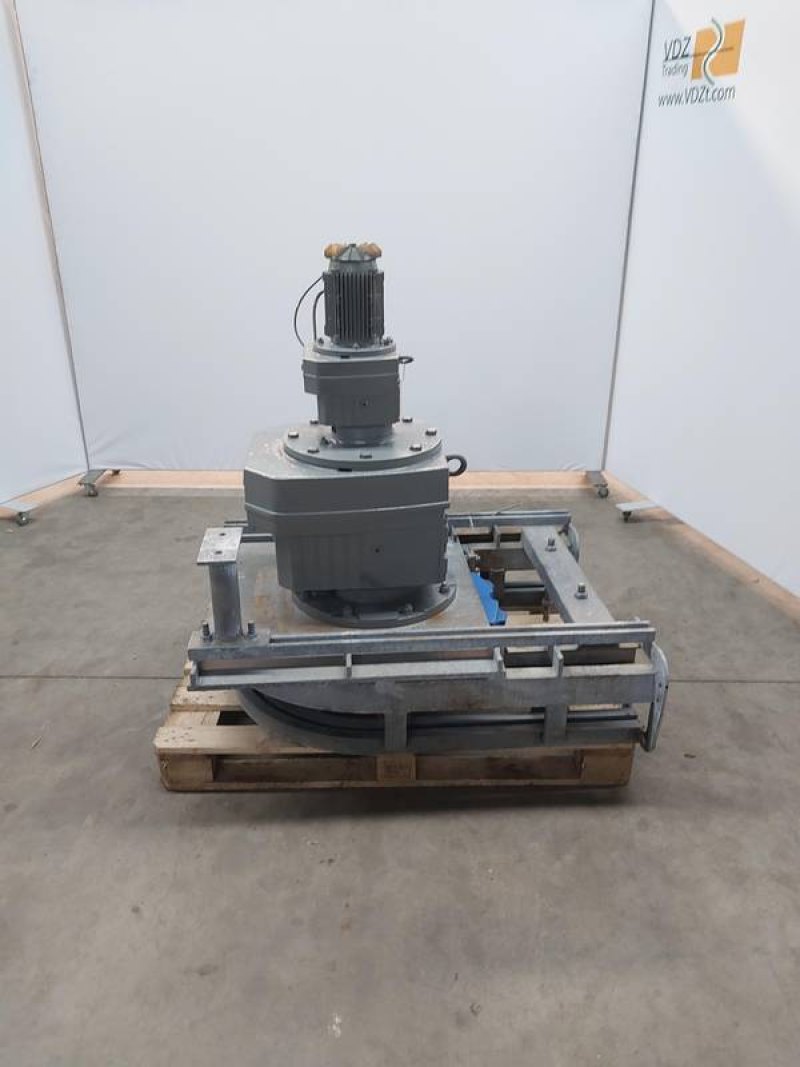 Drive wheel for bi-rail conveyor