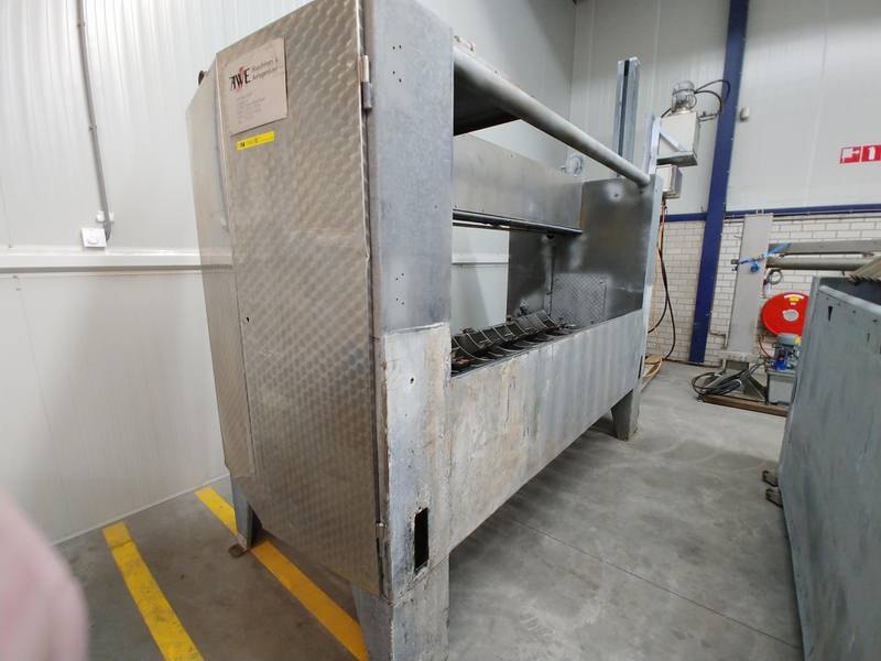 Twin-roll dehairing machine