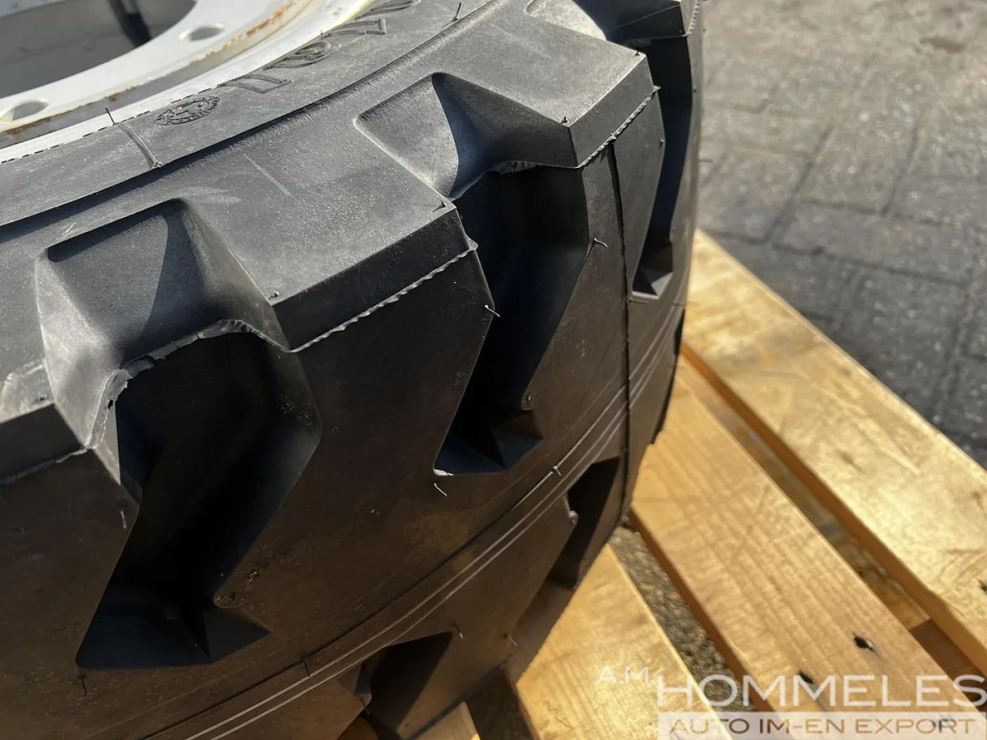 Wheel 315/70R15 (300-15) 22PR - 5