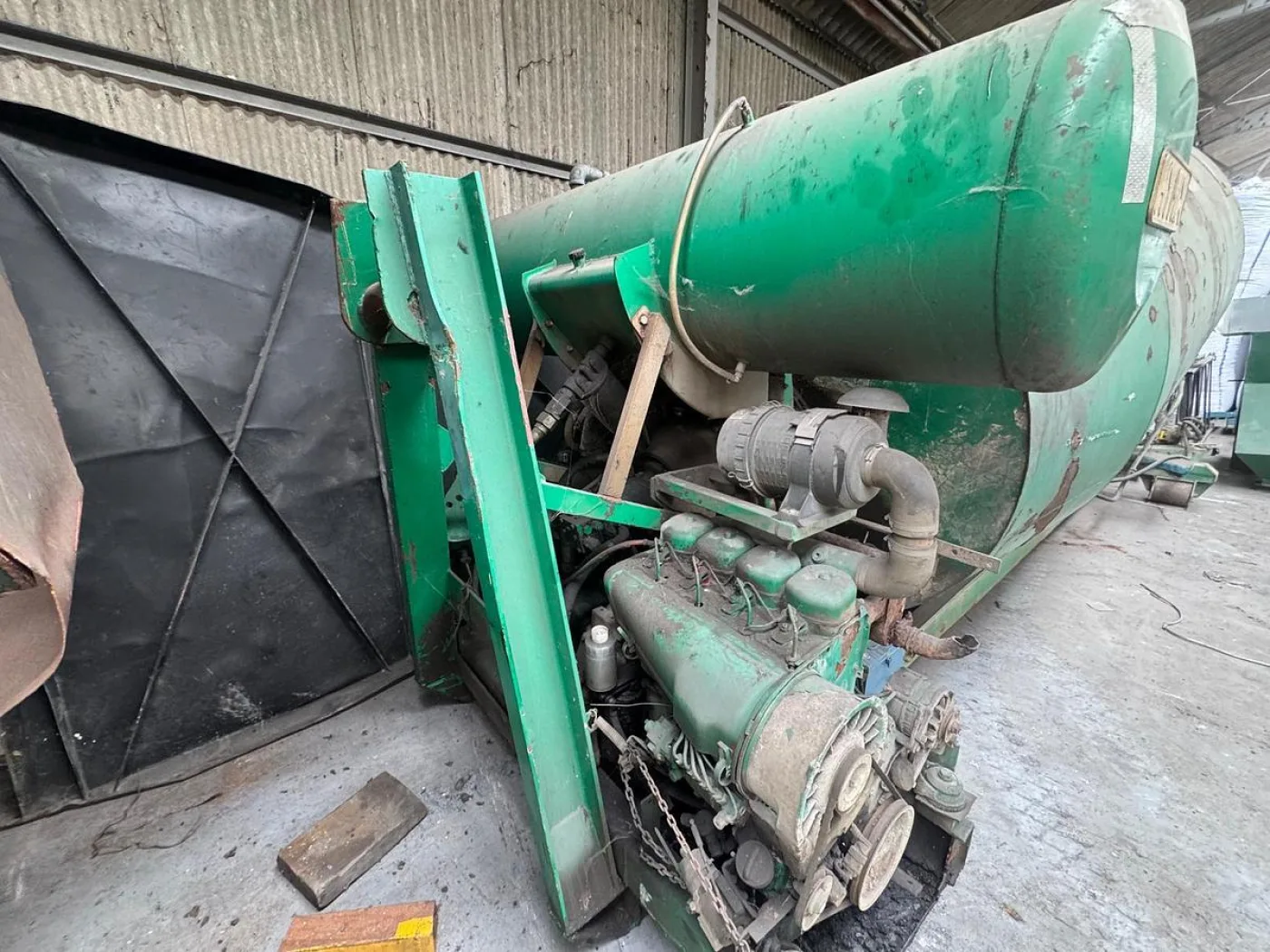 Large Diesel Hooklift Yard Mixer - 2