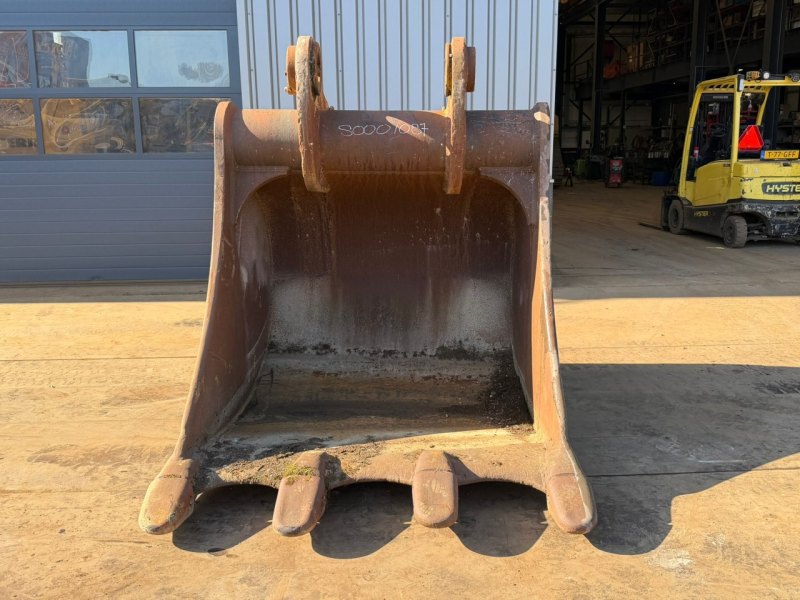 Excavator bucket 385 HH8 / 1800