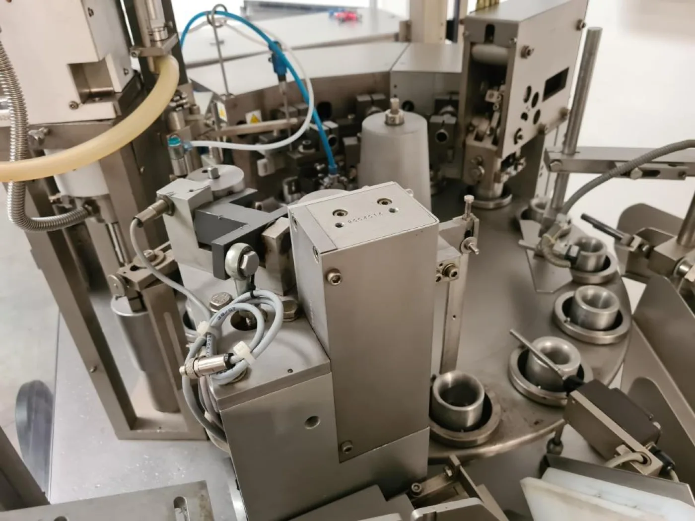 INTUBETTATRICE PER TUBETTI METALLICI – IWKA – MOD. TFS 20 - 8