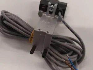 Magnetic proximity switch