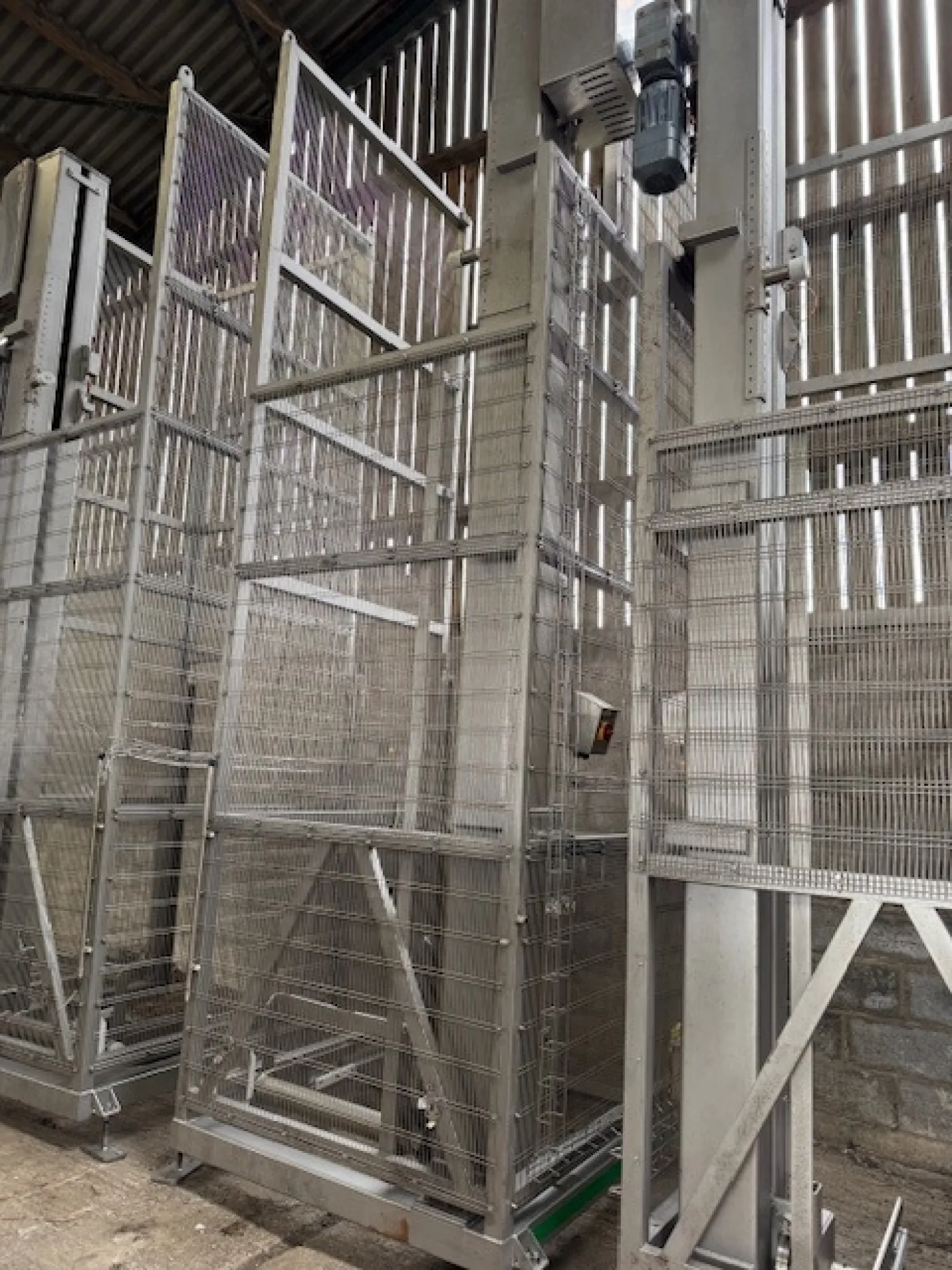 Tote Bin Hoist – Large - 2
