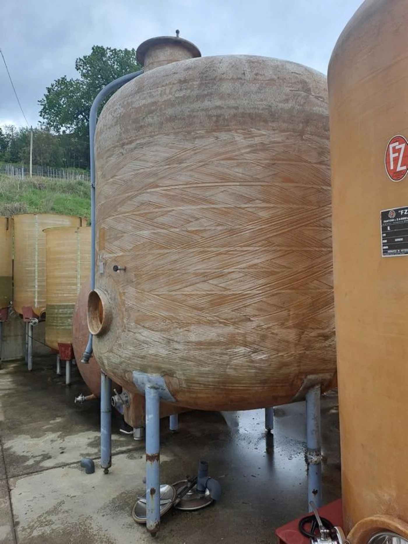 FIBERGLASS STORAGE TANK MODEL, 100 HL CAPACITY WITH ROUNDED BOTTOM, SECOND HAND EQUIPMENT - 4