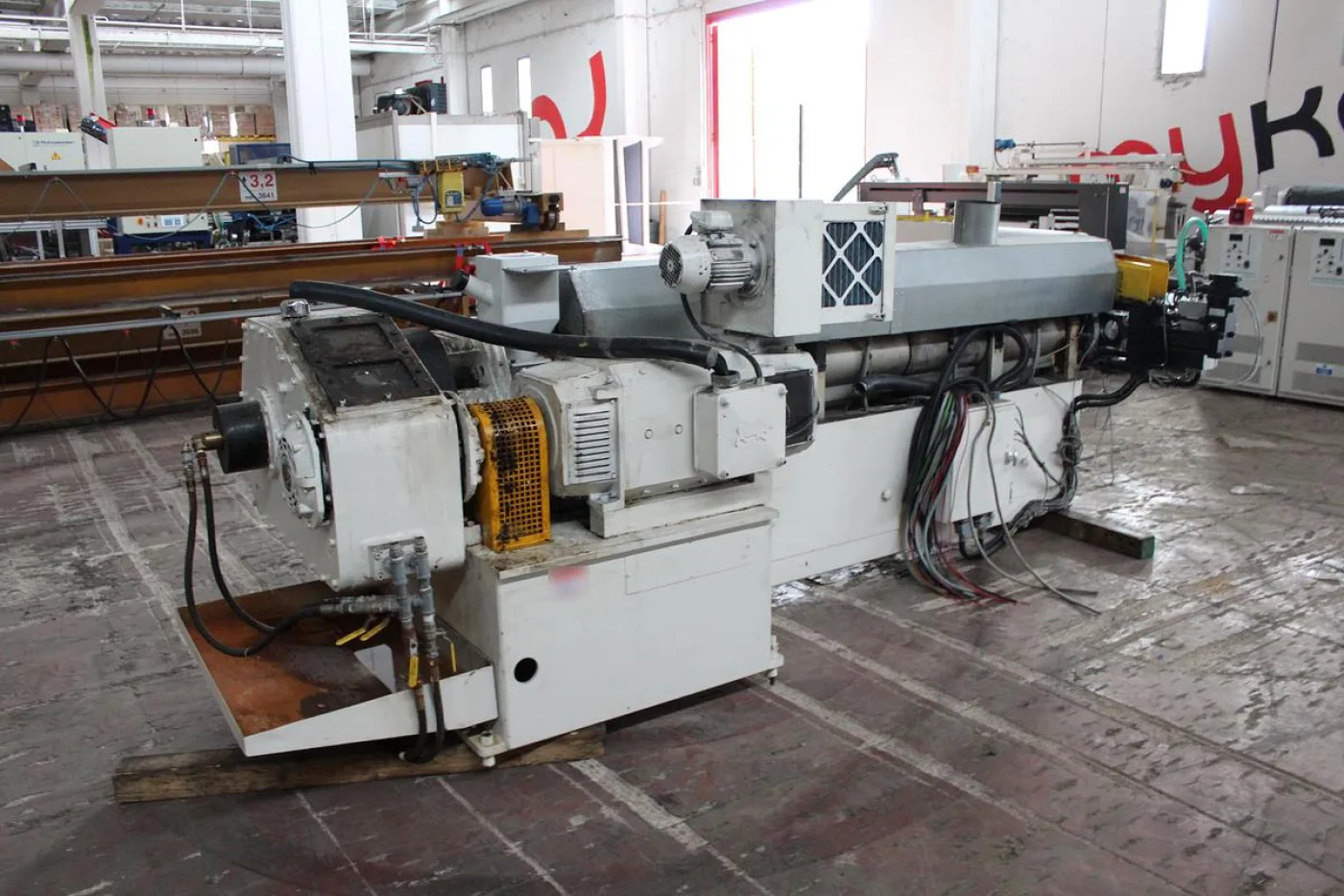 2000 BATTENFELD 90mm; L/D 30; Cambia ES0033 - 2