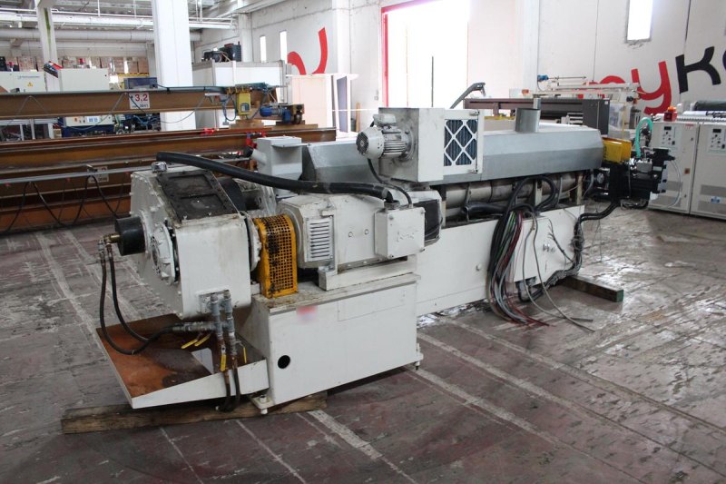 2000 BATTENFELD 90mm; L/D 30; Cambia ES0033