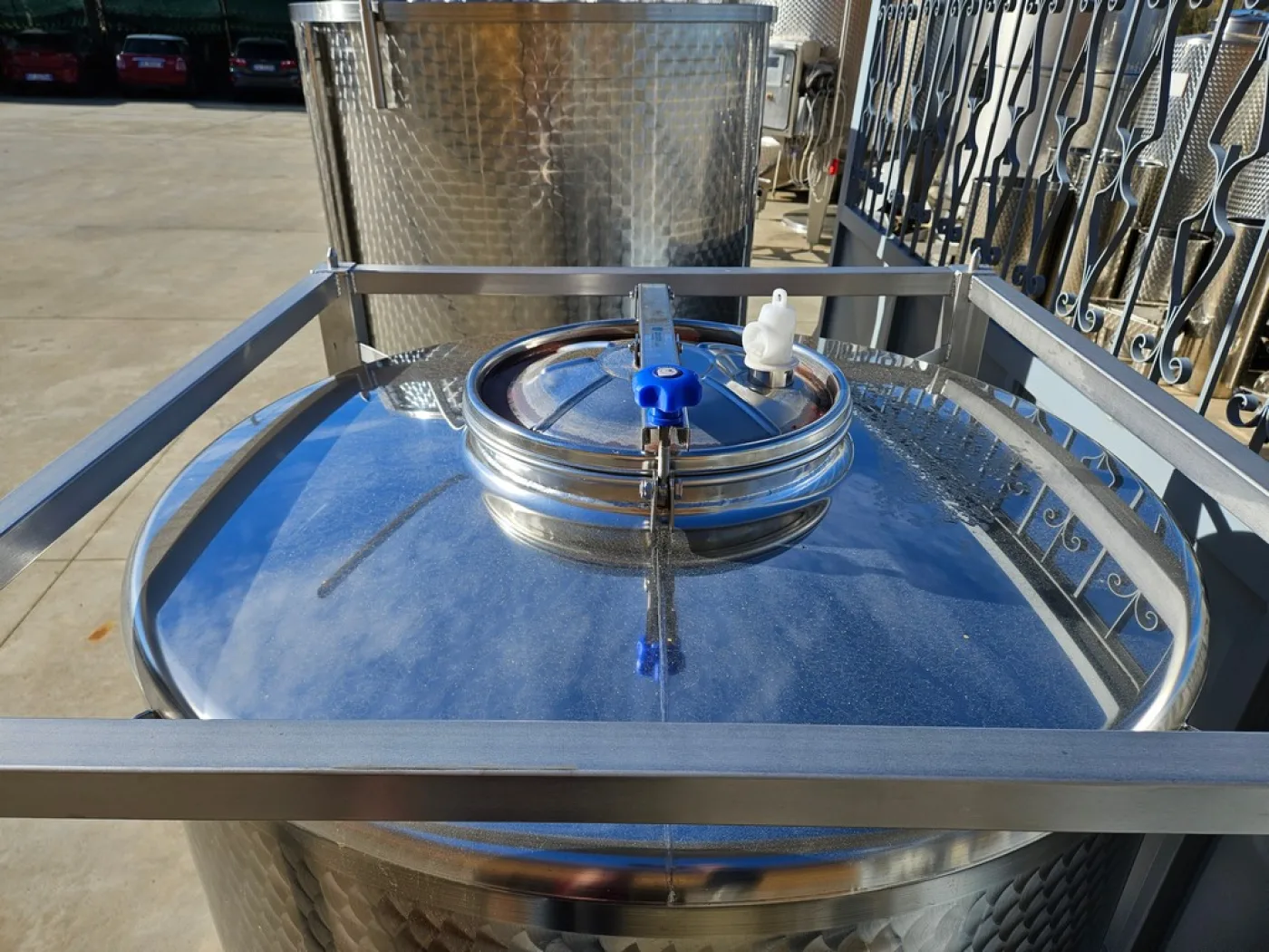 STAINLESS STEEL FORK-LIFTABLE/STACKABLE TANK, CAPACITY 1000 LITERS ABOUT, NEW EQUIPMENT - 8