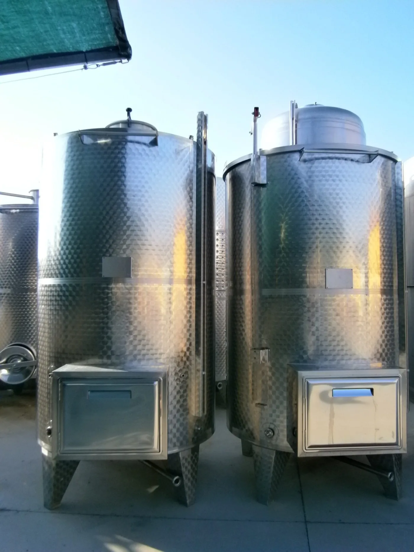 STAINLESS STEEL TANKS CAPACITY LITERS 2500 PNEUMATIC FLOATING LID CONICAL BOTTOM, INSULATED NEW EQUIPMENT - 4